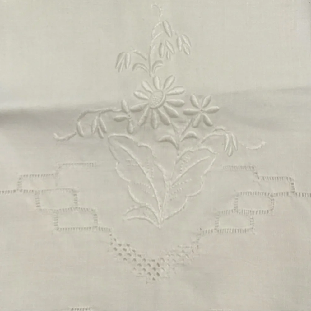 3 Vintage Linen Guest Towels